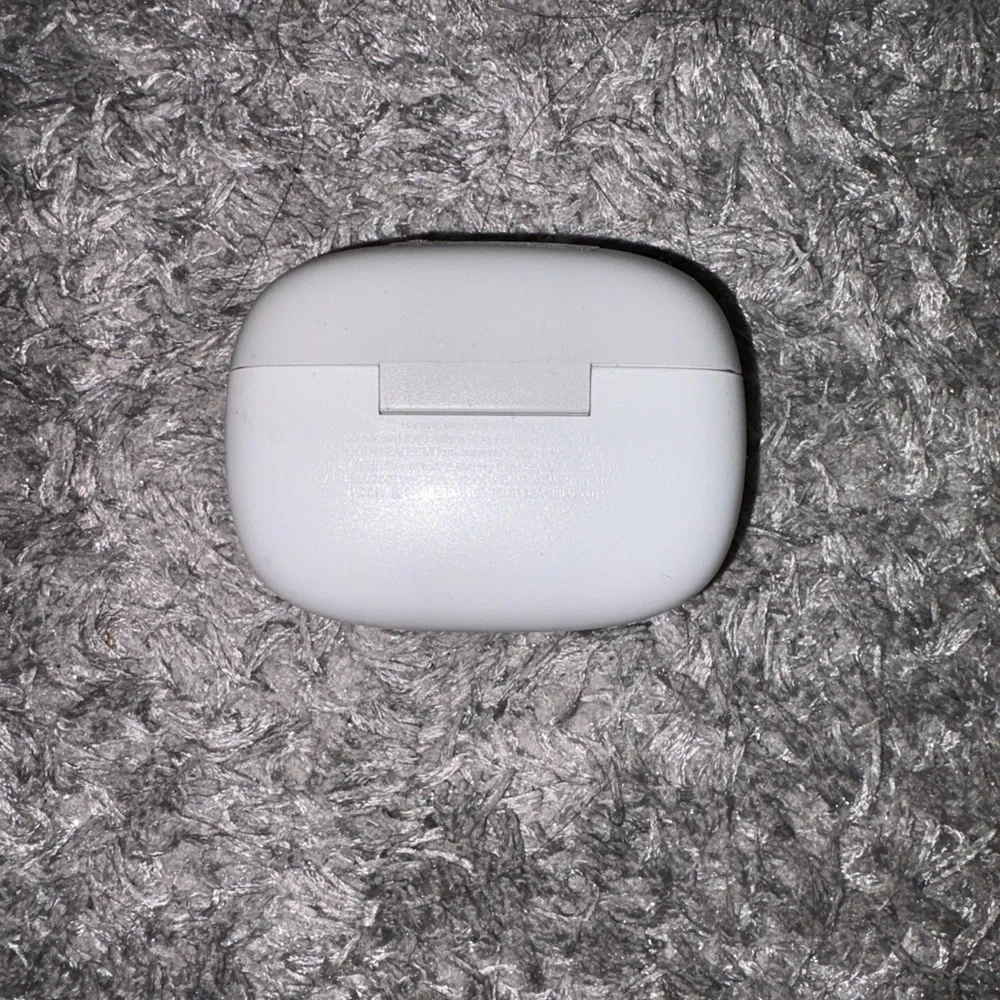 JBL VIBE 200TWS Wireless Earbuds with Case and Charger Cord, Lightly Used